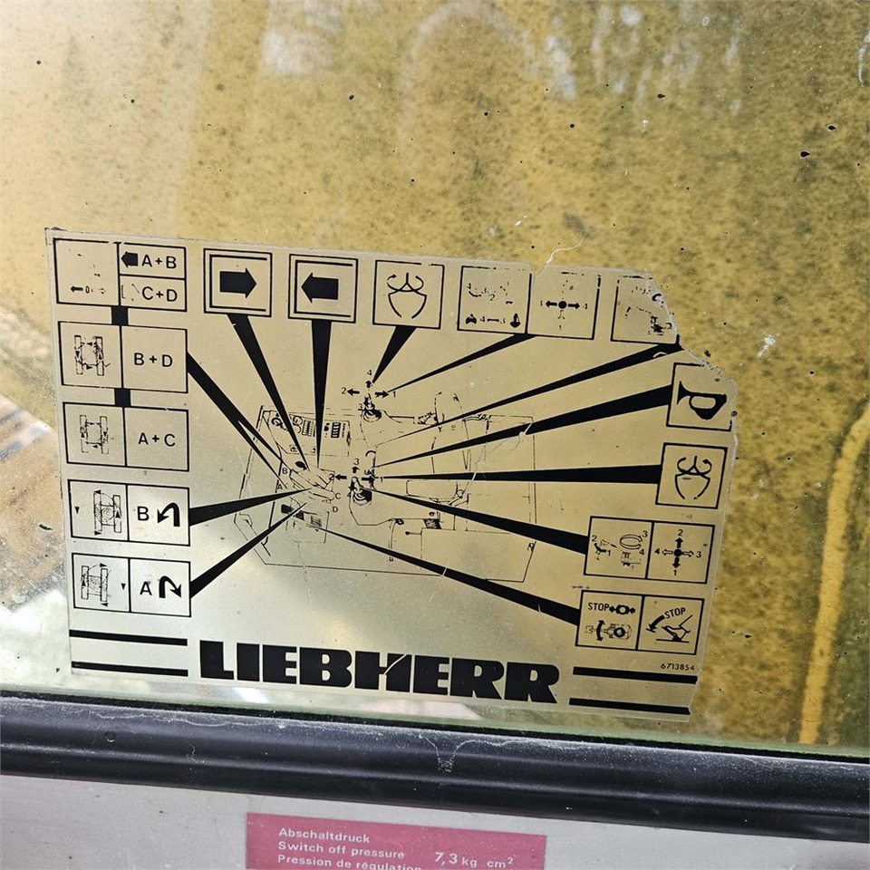 Crawler excavator Liebherr R984: picture 18