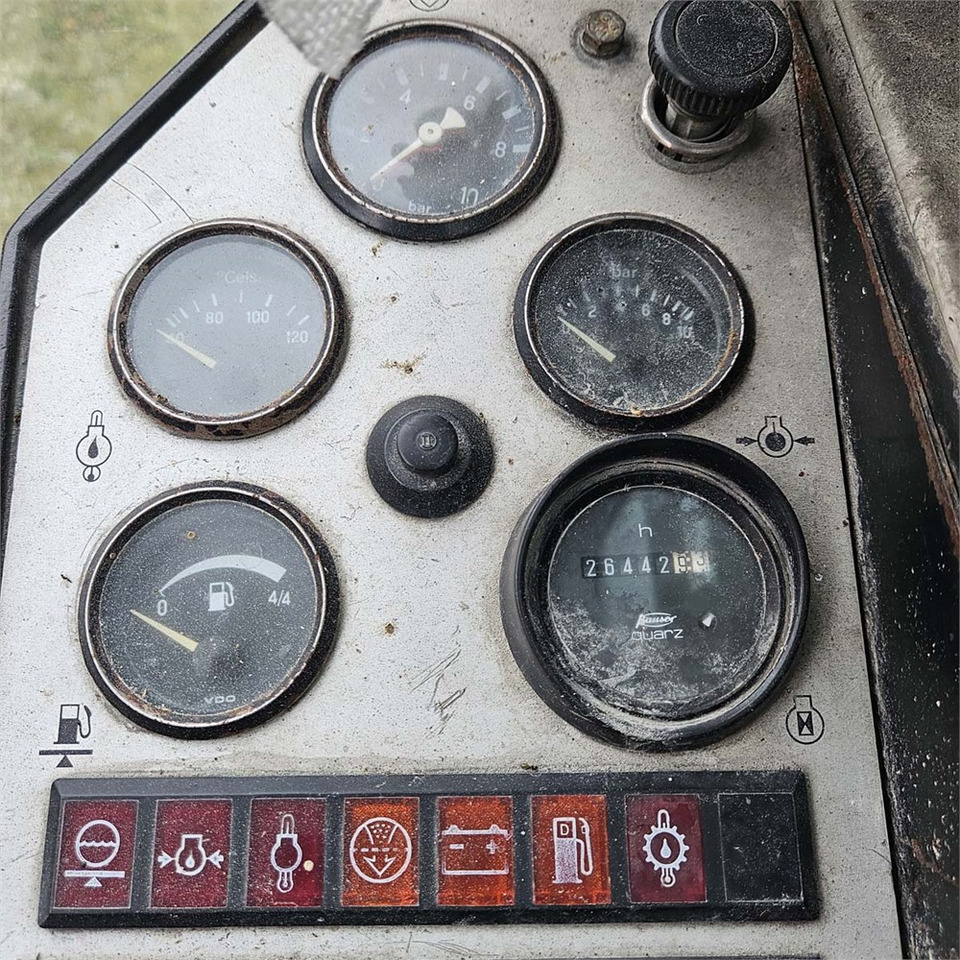 Crawler excavator Liebherr R984: picture 16