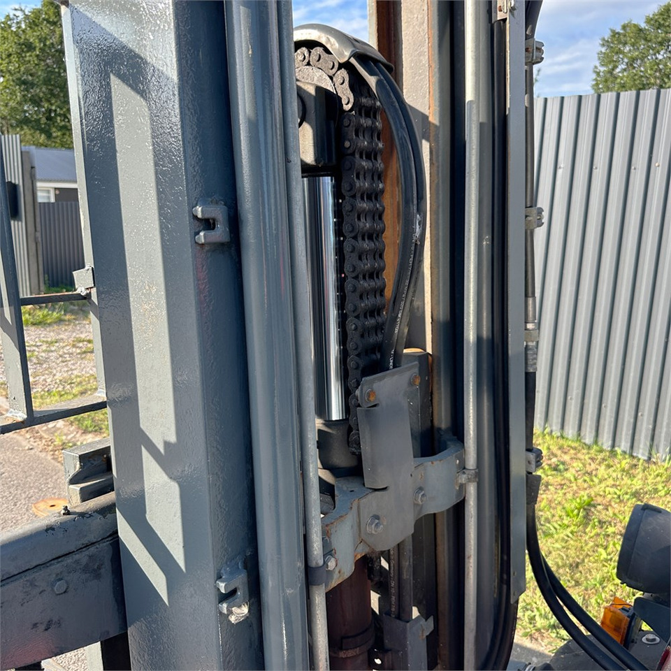 Forklift Linde H25T-03: picture 27