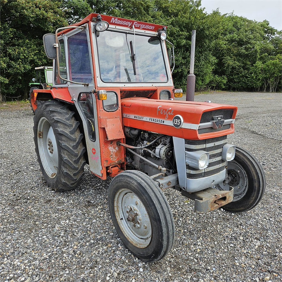 Massey Ferguson MF135 - Farm tractor: picture 1 Massey Ferguson MF135 - Farm tractor: picture 1