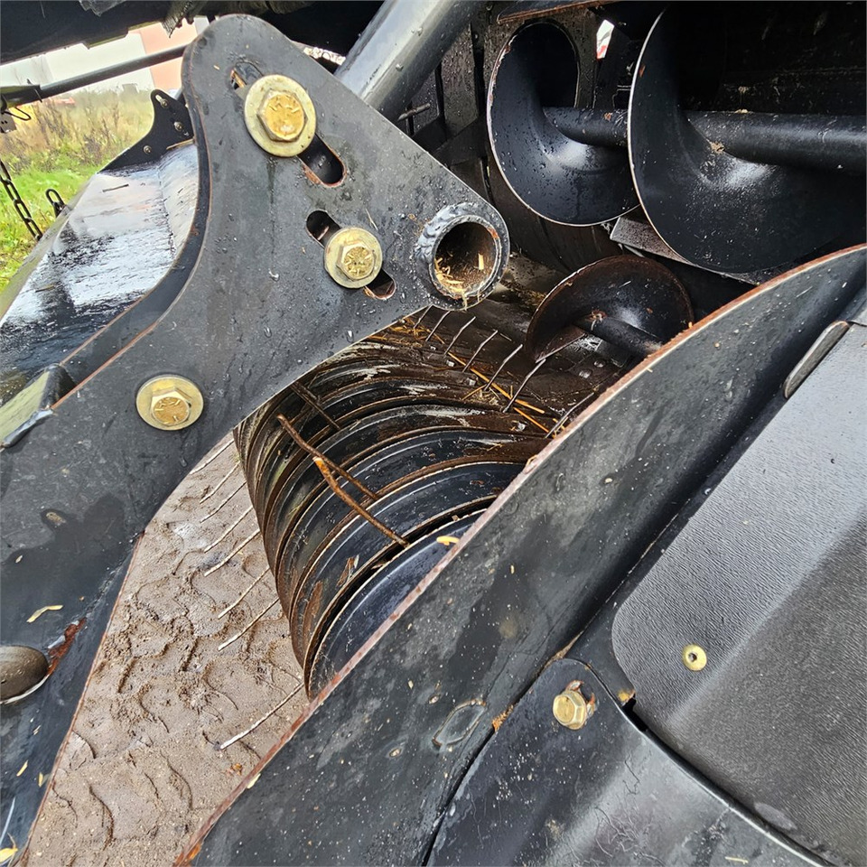 Leasing of New Holland BB9090 New Holland BB9090: picture 29 Leasing of New Holland BB9090 New Holland BB9090: picture 29