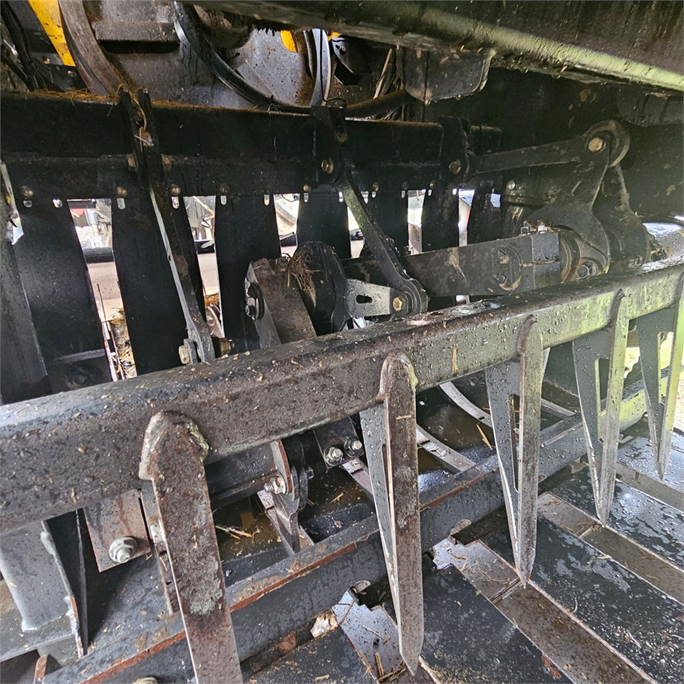 Leasing of New Holland BB9090 New Holland BB9090: picture 27 Leasing of New Holland BB9090 New Holland BB9090: picture 27