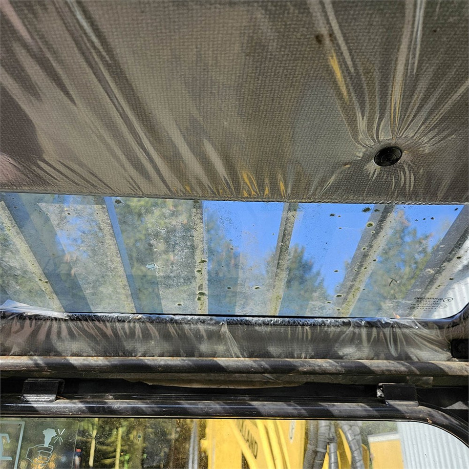 Mini excavator New Holland E26C: picture 19