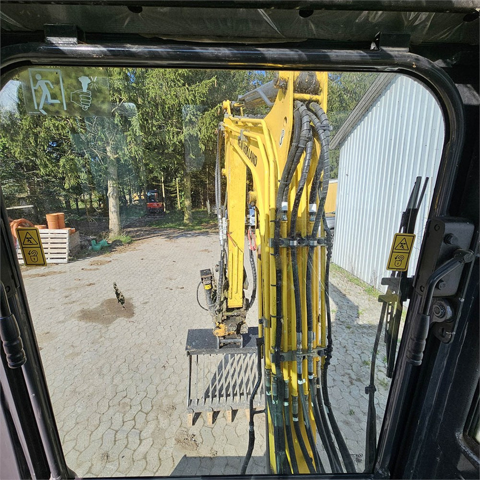 Mini excavator New Holland E26C: picture 18