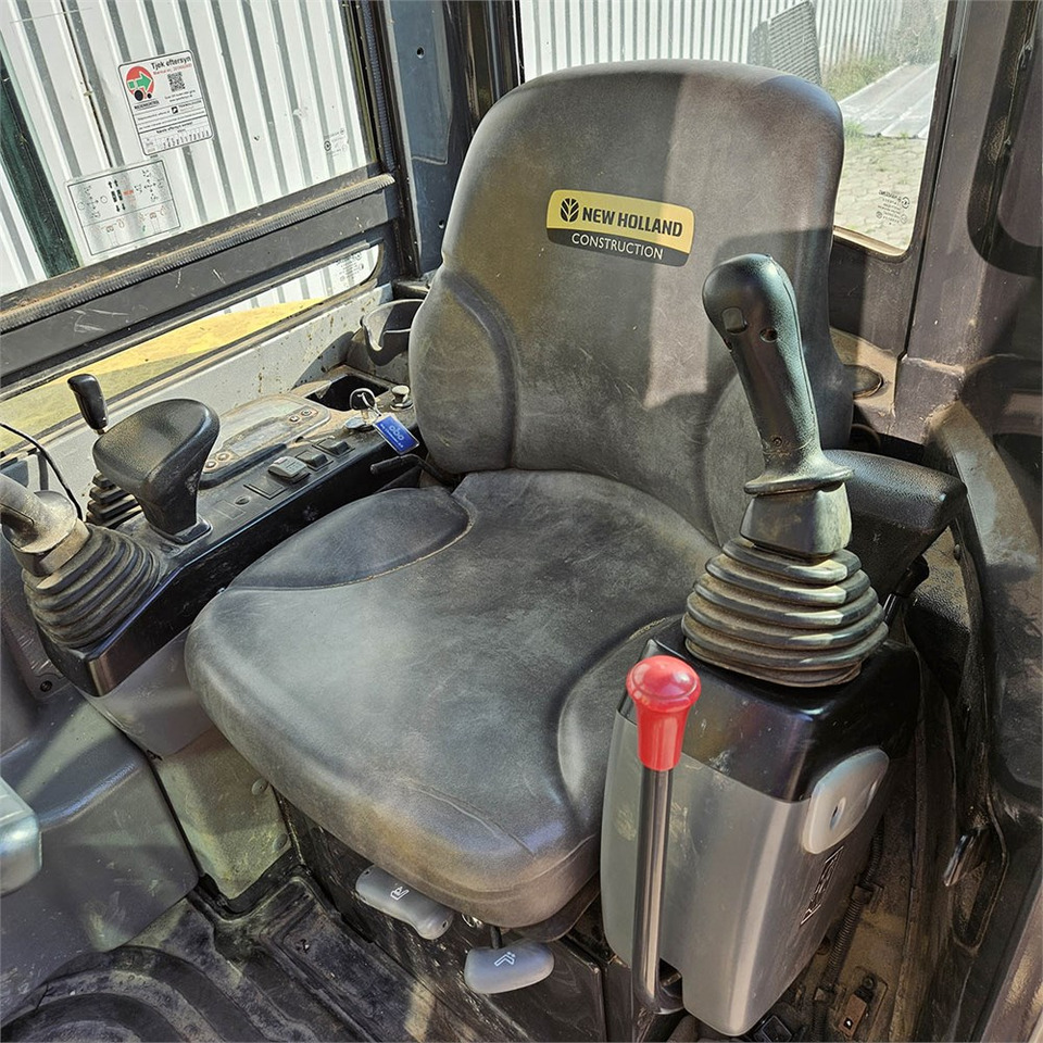 Mini excavator New Holland E26C: picture 9