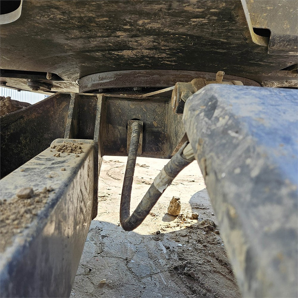 Mini excavator New Holland E26C: picture 38