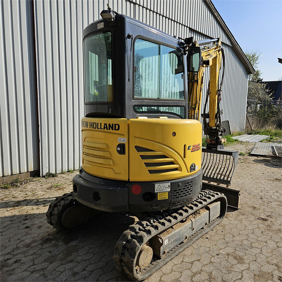 Mini excavator New Holland E26C: picture 8