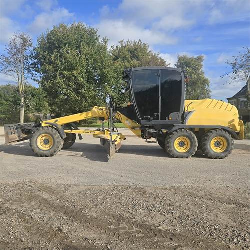 New Holland F 106.7A - Grader: picture 4 New Holland F 106.7A - Grader: picture 4