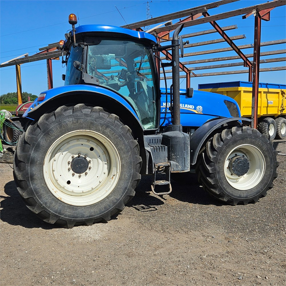 New Holland T7.235 Power Command - Farm tractor: picture 3 New Holland T7.235 Power Command - Farm tractor: picture 3