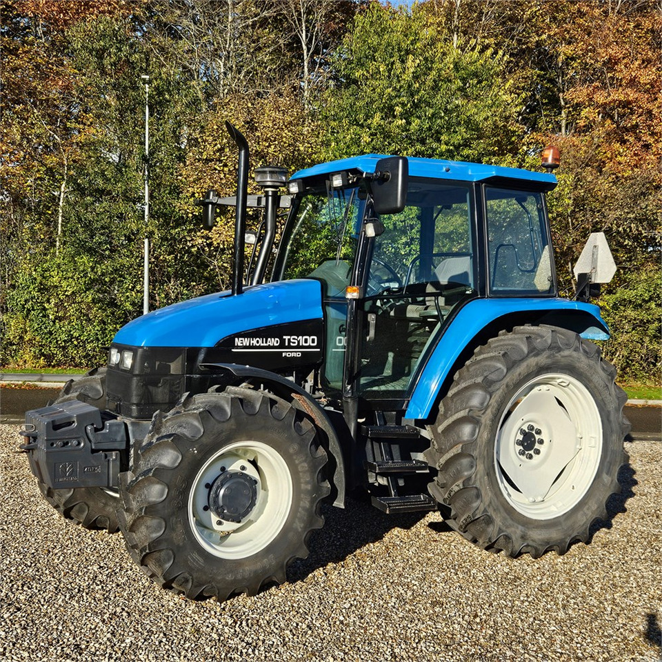 New Holland TS 100 - Farm tractor: picture 1 New Holland TS 100 - Farm tractor: picture 1