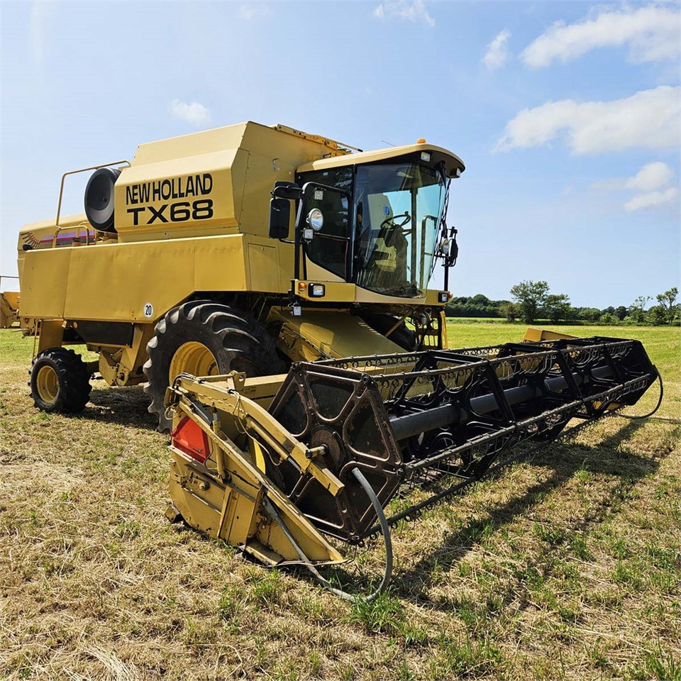 New Holland TX68 - Harvester: picture 4 New Holland TX68 - Harvester: picture 4