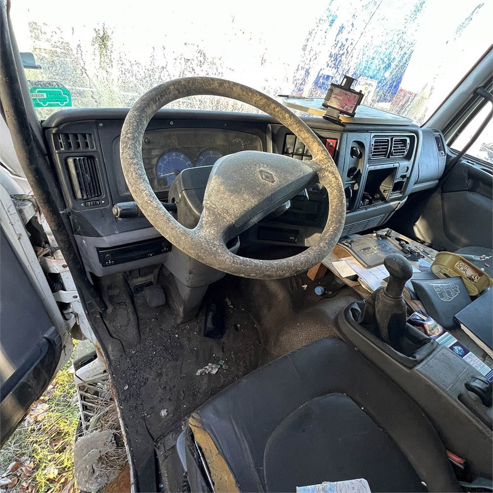 Box truck Renault 220: picture 9