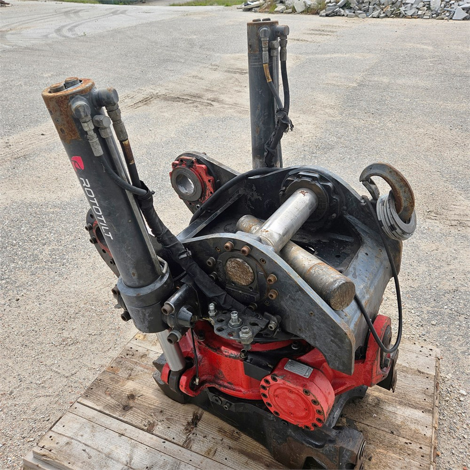 Rototilt R6 - Tiltrotator for Excavator: picture 1 Rototilt R6 - Tiltrotator for Excavator: picture 1