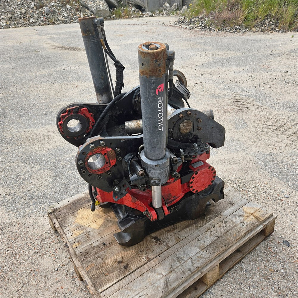 Rototilt R6 - Tiltrotator for Excavator: picture 3 Rototilt R6 - Tiltrotator for Excavator: picture 3