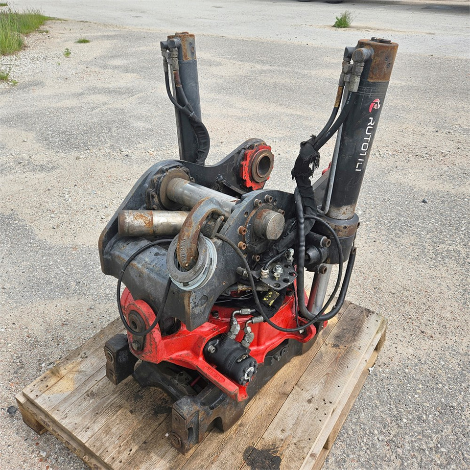 Rototilt R6 - Tiltrotator for Excavator: picture 5 Rototilt R6 - Tiltrotator for Excavator: picture 5