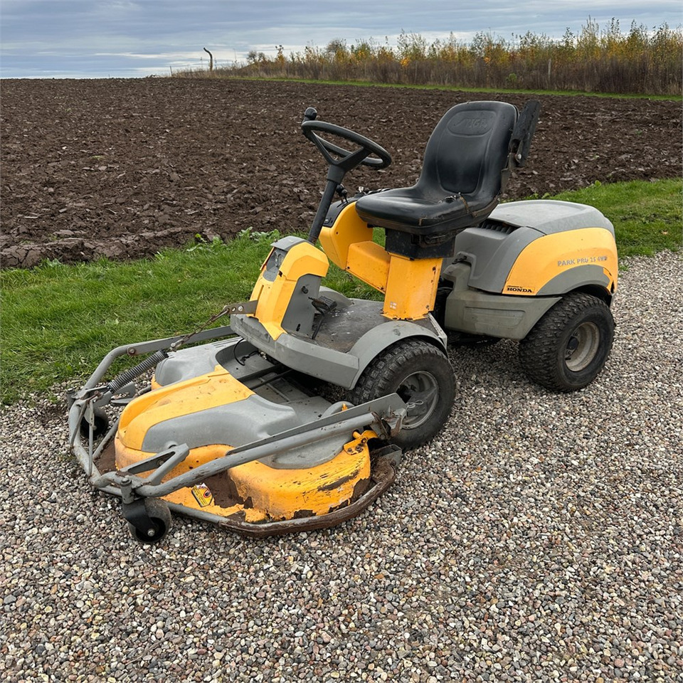 Stiga P901 Parkpro 25 4WD - Lawn mower: picture 2 Stiga P901 Parkpro 25 4WD - Lawn mower: picture 2