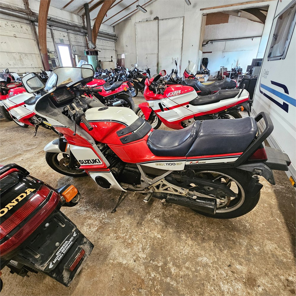 Suzuki GSX1100EF - Motorcycle: picture 5 Suzuki GSX1100EF - Motorcycle: picture 5