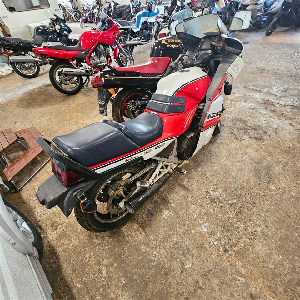 Suzuki GSX1100EF - Motorcycle: picture 3 Suzuki GSX1100EF - Motorcycle: picture 3