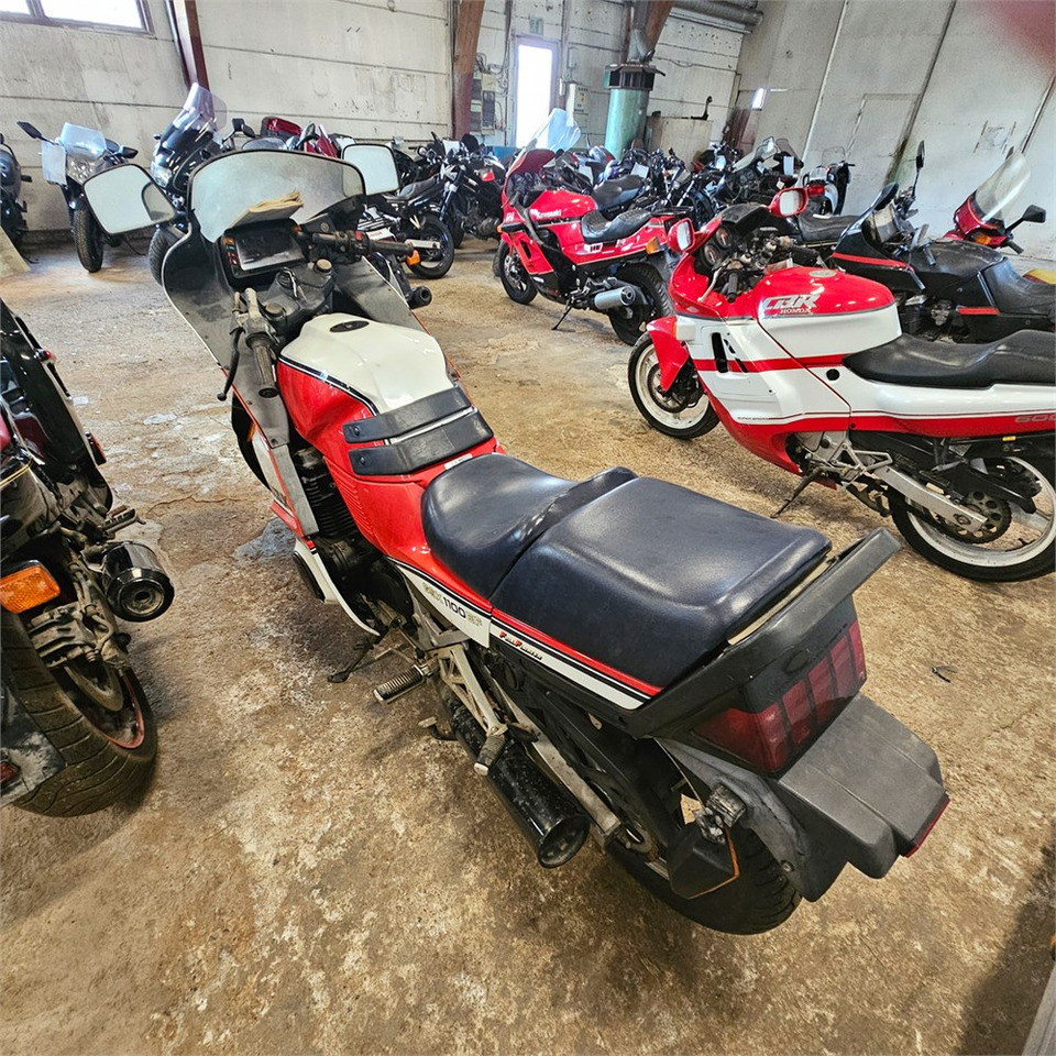 Suzuki GSX1100EF - Motorcycle: picture 4 Suzuki GSX1100EF - Motorcycle: picture 4