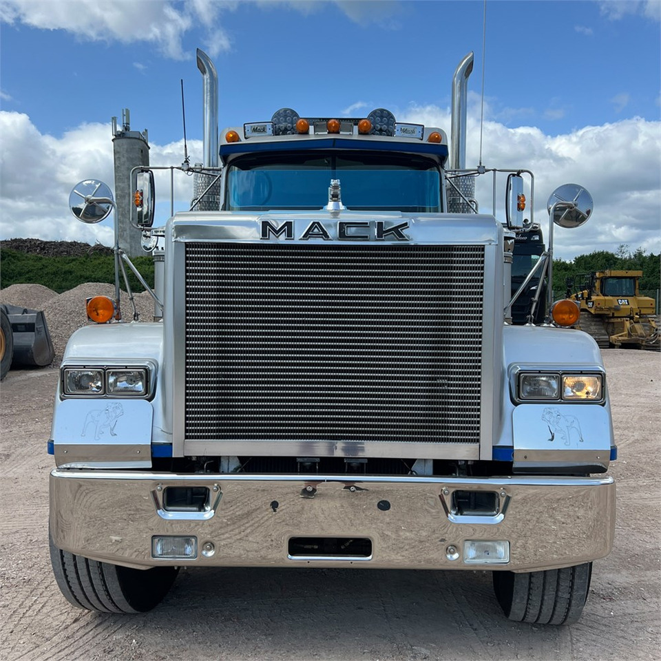 Mack Superliner - Tractor unit: picture 3 Mack Superliner - Tractor unit: picture 3