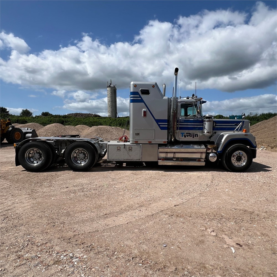 Mack Superliner - Tractor unit: picture 4 Mack Superliner - Tractor unit: picture 4