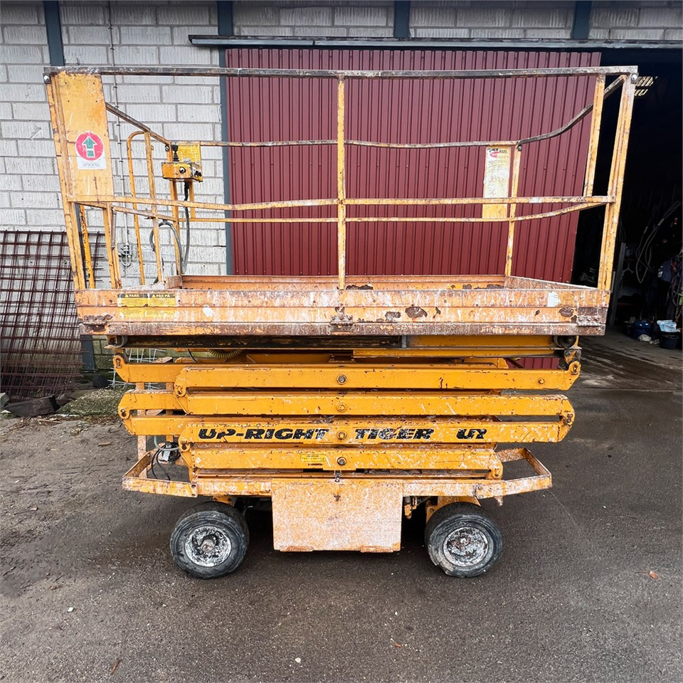 UpRight Tiger F5024-01 - Scissor lift: picture 3 UpRight Tiger F5024-01 - Scissor lift: picture 3