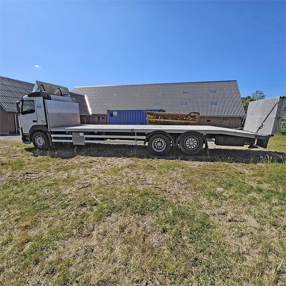 Volvo FM 330 - Car transporter truck: picture 3 Volvo FM 330 - Car transporter truck: picture 3