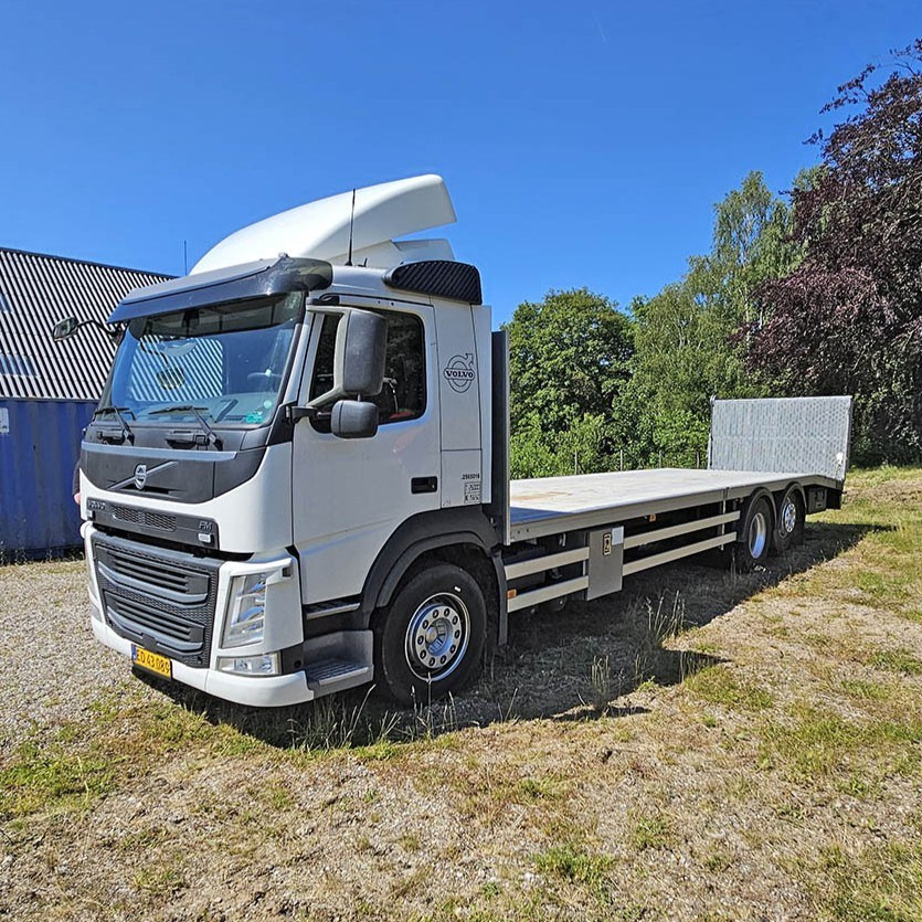 Volvo FM 330 - Car transporter truck: picture 1 Volvo FM 330 - Car transporter truck: picture 1