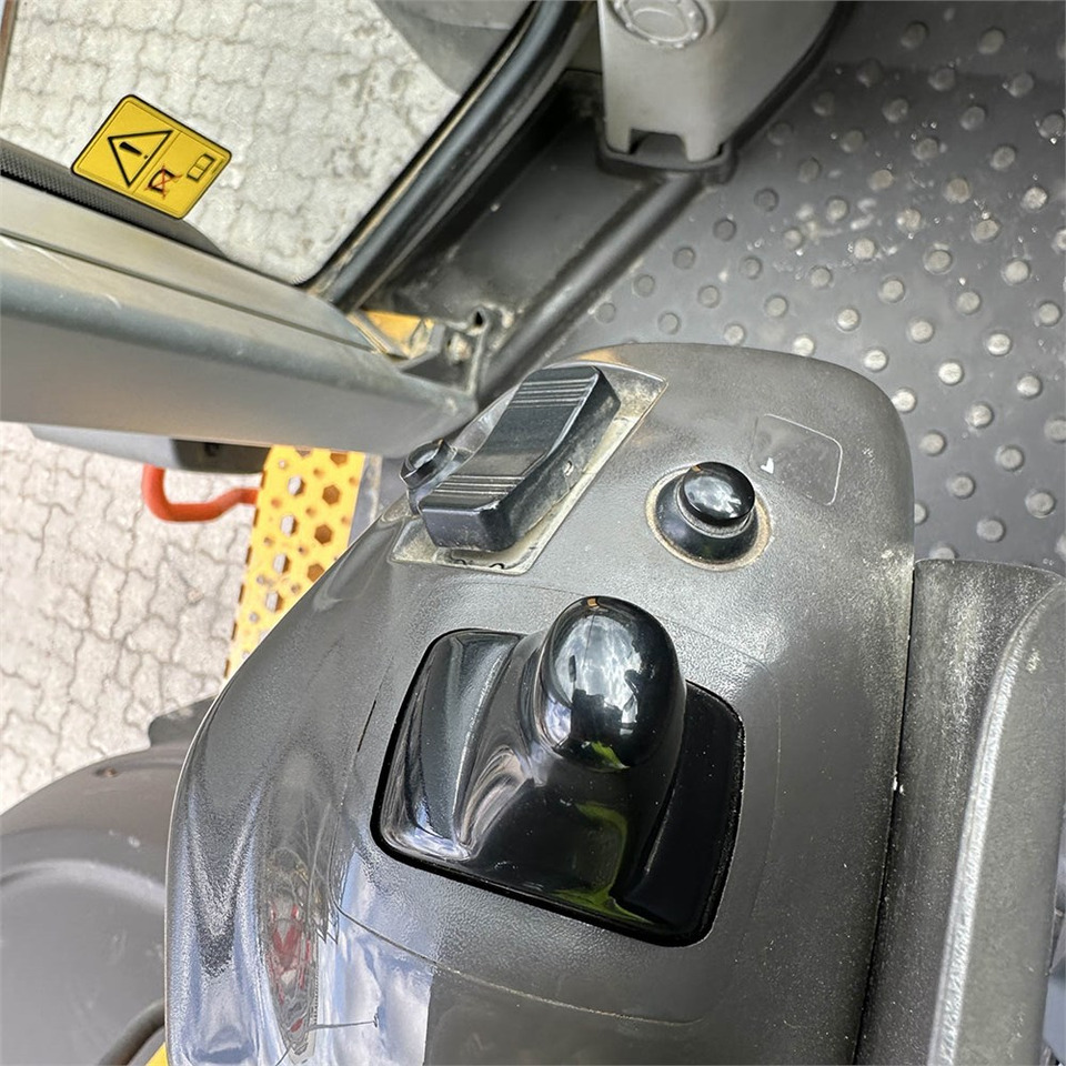 Leasing of Volvo L120 H Volvo L120 H: picture 14