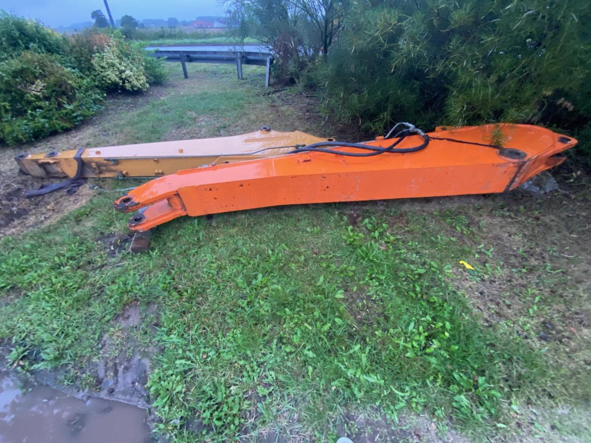 CASE ET DOOSAN BALANCIERS 2M70 & 3M - Boom: picture 3 CASE ET DOOSAN BALANCIERS 2M70 & 3M - Boom: picture 3