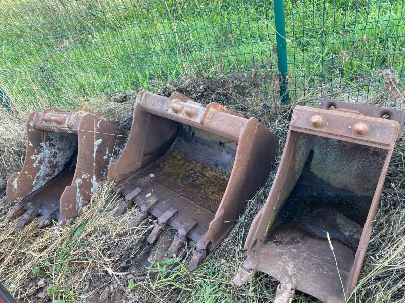 MECALAC 60CM & 40 CM - Excavator bucket: picture 1 MECALAC 60CM & 40 CM - Excavator bucket: picture 1