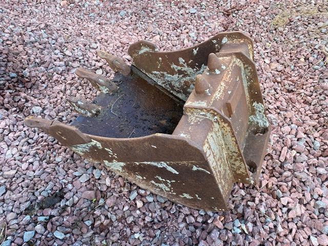 MECALAC 60CM & 40 CM - Excavator bucket: picture 4 MECALAC 60CM & 40 CM - Excavator bucket: picture 4