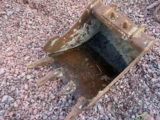 MECALAC 60CM & 40 CM - Excavator bucket: picture 5 MECALAC 60CM & 40 CM - Excavator bucket: picture 5