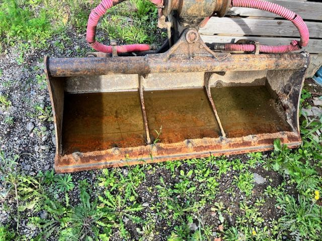 MORIN ORIENTABLE M3 - Excavator bucket: picture 1 MORIN ORIENTABLE M3 - Excavator bucket: picture 1