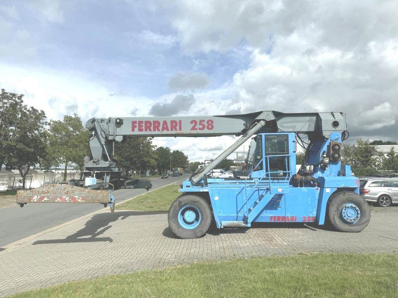 CVS Ferrari F258.6 - Reach stacker: picture 1 CVS Ferrari F258.6 - Reach stacker: picture 1