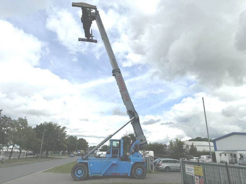 CVS Ferrari F258.6 - Reach stacker: picture 4 CVS Ferrari F258.6 - Reach stacker: picture 4
