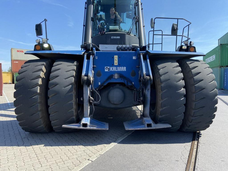 Kalmar DRG450-82S5HCXS - Reach stacker: picture 5 Kalmar DRG450-82S5HCXS - Reach stacker: picture 5