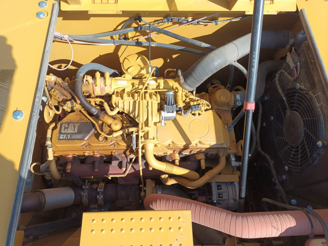 CAT 323 - Crawler excavator: picture 5 CAT 323 - Crawler excavator: picture 5