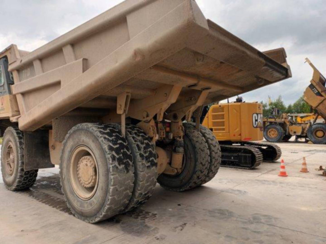 CAT 771D - Rigid dumper/ Rock truck: picture 4 CAT 771D - Rigid dumper/ Rock truck: picture 4