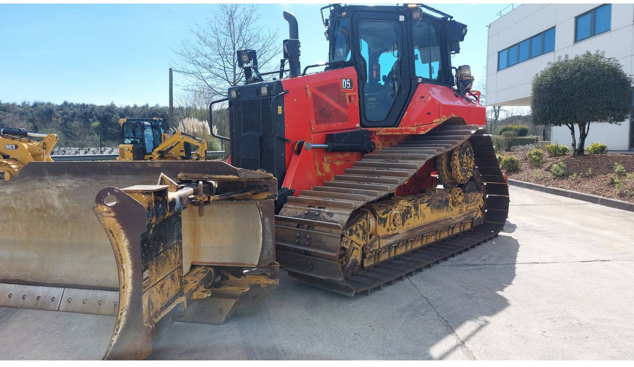 CAT D5 - Bulldozer: picture 1 CAT D5 - Bulldozer: picture 1