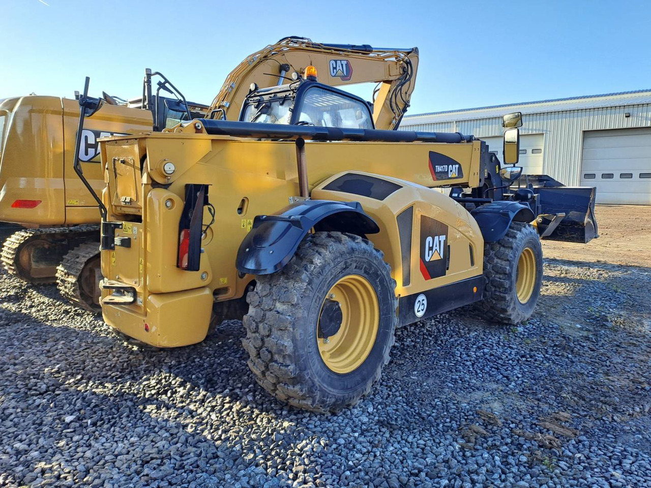CAT TH417D - Telescopic handler: picture 1 CAT TH417D - Telescopic handler: picture 1