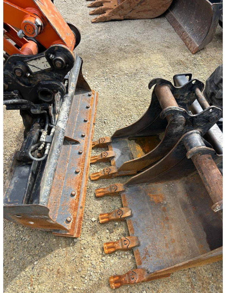 Crawler excavator HITACHI ZX26U-6: picture 9