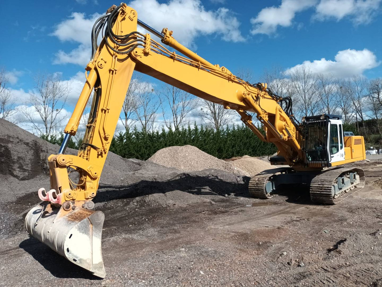 Crawler excavator LIEBHERR R944: picture 1