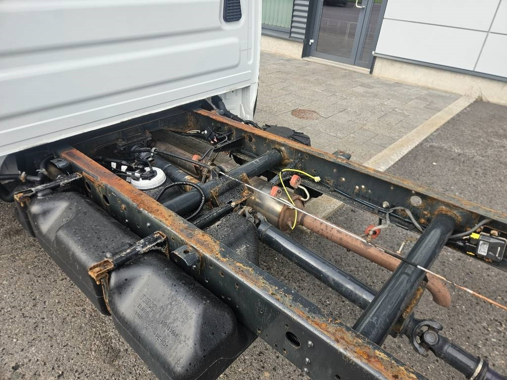 Closed box van Iveco Daily 70C17: picture 6