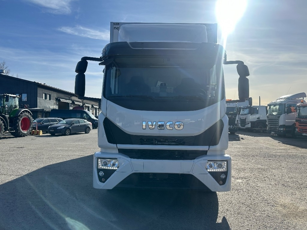 Iveco Eurocargo 160E28 - Box truck: picture 2 Iveco Eurocargo 160E28 - Box truck: picture 2