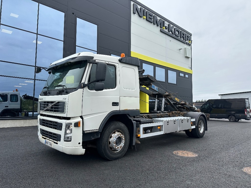 Volvo FM9 4x2 vaijerilaitteilla - Skip loader truck: picture 1 Volvo FM9 4x2 vaijerilaitteilla - Skip loader truck: picture 1