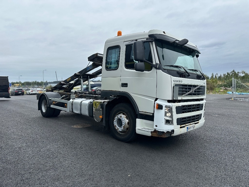 Volvo FM9 4x2 vaijerilaitteilla - Skip loader truck: picture 3 Volvo FM9 4x2 vaijerilaitteilla - Skip loader truck: picture 3