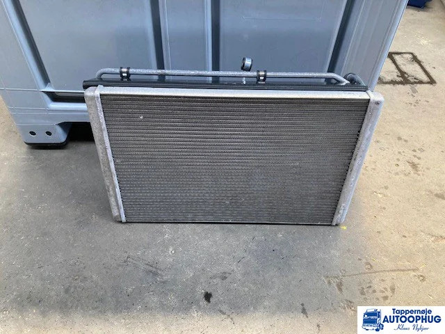 MAN 36.05601-0003 – MAN oil cooler - Engine and parts for Truck: picture 1 MAN 36.05601-0003 – MAN oil cooler - Engine and parts for Truck: picture 1