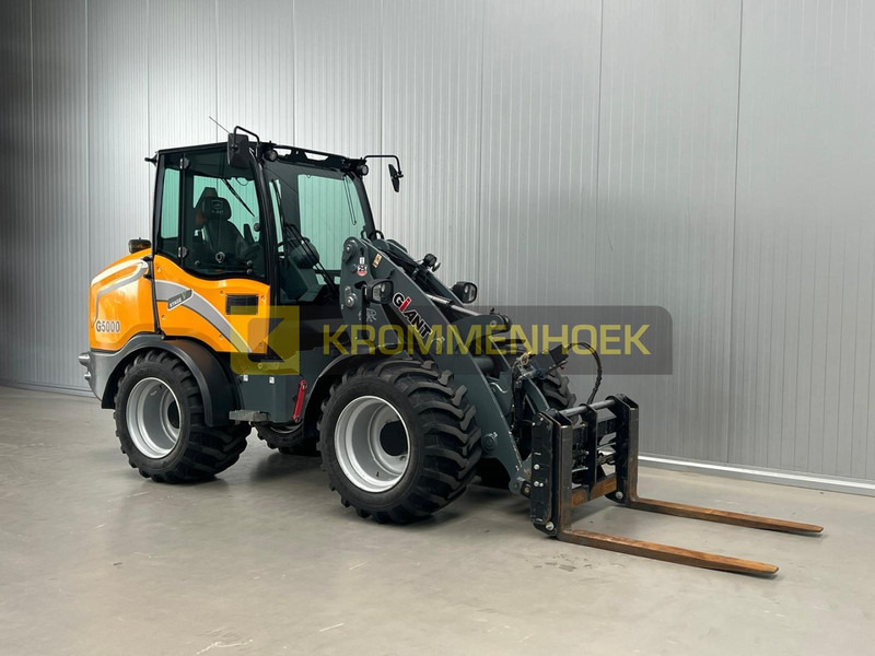Wheel loader Giant G 5000: picture 6