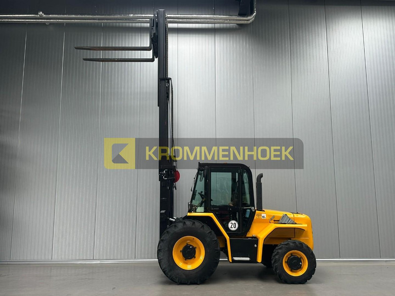 Rough terrain forklift JCB 940: picture 8